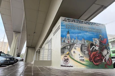 Banheiros públicos são construídos embaixo do viaduto São Jorge, na Avenida Bento Gonçalves, mas estrutura ainda não pode ser usada por falta de ligação de encanamento. Foto: Jocimar Farina/Agência RBS<!-- NICAID(16102468) -->