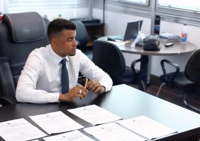 Instagram: @thjoias / Reprodução