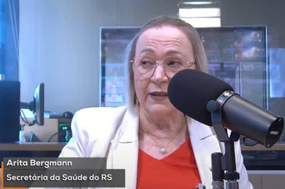 A fila de espera do Sistema Único de Saúde (SUS) no Rio Grande do Sul reduziu para 412 mil pedidos. O dado foi informado pela secretária de Saúde do Estado, Arita Bergmann, em entrevista ao programa Gaúcha Atualidade, da Rádio Gaúcha, na manhã desta sexta-feira (14). <!-- NICAID(15976361) -->