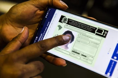 CNH Digital,Carteira de Trânsito para Celular, Carteira Nacional de Habilitação<!-- NICAID(15740419) -->