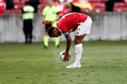 PORTO ALEGRE, RS, BRASIL, 07-12-2025: Internacional vs RB Bragantino, no Beira-Rio, pelo Brasileirão Série A 2025. Na foto, o jogador do Inter,  Alan Patrick. Foto: Duda Fortes/Agência RBS<!-- NICAID(16182231) -->
