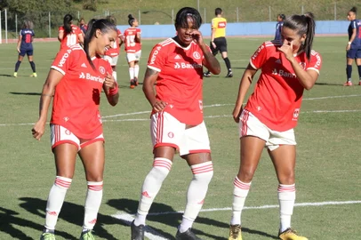 Gurias Coloradas em jogo pelo Brasileirão <!-- NICAID(15178214) -->