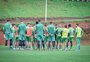 Com baixas e novidades no time, técnico Thiago Carpini observa elenco do Juventude em treinamento