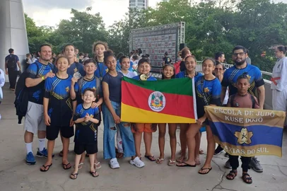 Arquivo pessoal / Divulgação A equipe de competição Kuse Dojô participou entre os dias 14 e 16 de novembro do Meeting Sul Brasileiro Interclubes, realizado em Blumenau. O evento reuniu mais de 1,6 mil atletas dos estados do Rio Grande do Sul, Santa Catarina, Paraná e São Paulo, com disputas nas classes Cadete, sub-15, sub-13 e sub-11, consolidando-se como uma das maiores competições da região.<!-- NICAID(16169211) -->
