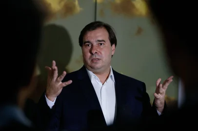 Rio de Janeiro - O presidente da Câmara dos Deputados, Rodrigo Maia, fala à imprensa após reunião com o vice-governador do Rio de Janeiro, Francisco Dornelles, no Palácio Guanabara (Tomaz Silva/Agência Brasil)
