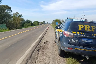 Motociclista morre em acidente com caminhonete na BR-293, em Dom Pedrito<!-- NICAID(16353054) -->