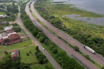 Litoral Norte, RS, BrasilReportagem faz blitz na RS 030 de gravataí até tramandaí para verificar condições da estrada antes da temporada de verão<!-- NICAID(15908306) -->
