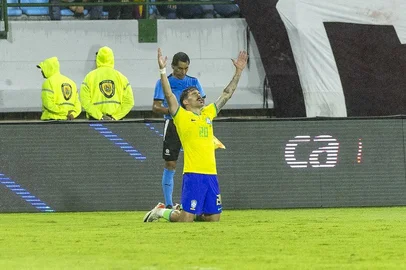 Mauricio, do Inter, foi o autor do primeiro gol do Brasil