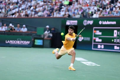 CLIVE BRUNSKILL / GETTY IMAGES NORTH AMERICA / GETTY IMAGES VIA AFP Carlos Alcaraz, tênis