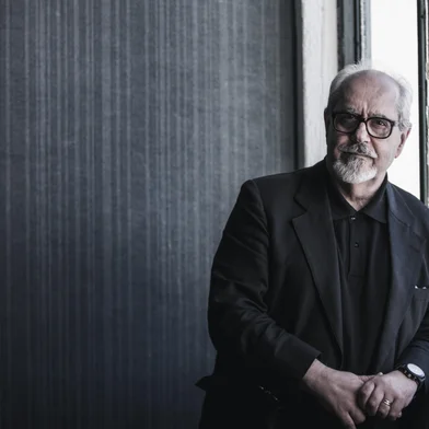 PORTO ALEGRE, RS, BRASIL - 14/03/2019Luiz Antonio de Assis Brasil, escritor e professor há quase quatro décadas da mais antiga e tradicional oficina literária do Estado, está lançando, pela Companhia das Letras, um manual de escrita de ficção. O livro está já em primeiro lugar nas pré-vendas nos sites de compras online. Assis está sistematizando no livro tanto sua própria abordagem da ficção quanto reflexões feitas ao longo desses quase 40 anos como professor de escrita criativa.<!-- NICAID(13996371) -->