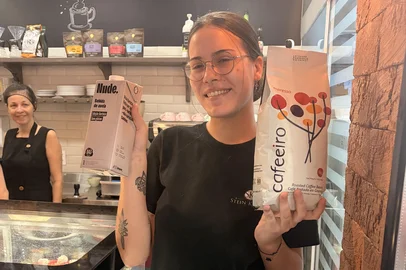 Larissa Campross Stein, da Kaffee Blumenau, vencedora do concurso de barista da Café do Mercado<!-- NICAID(16300572) -->