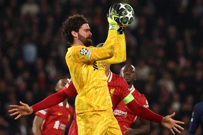 Liverpool's Brazilian goalkeeper #01 Alisson (C) catches the ball during the UEFA Champions League Round of 16 first leg football match between Paris Saint-Germain (FRA) and Liverpool (ENG) at the Parc des Princes stadium in Paris on March 5, 2025. (Photo by FRANCK FIFE / AFP)<!-- NICAID(15989710) -->