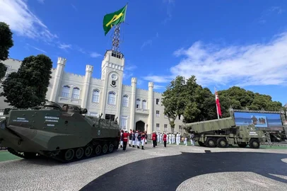 Corpo de Fuzileiros Navais comemoram 2017 anos com apresentação de novos equipamentos e armas<!-- NICAID(15990924) -->