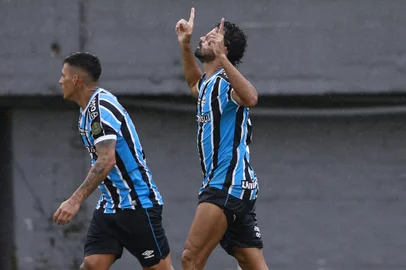 Caxias x Grêmio, no estádio Centenário, em Caxias do Sul, pela jogo de ida da semifinal do Gauchão 2024Na foto: Diego Costa comemora gol<!-- NICAID(15707641) -->