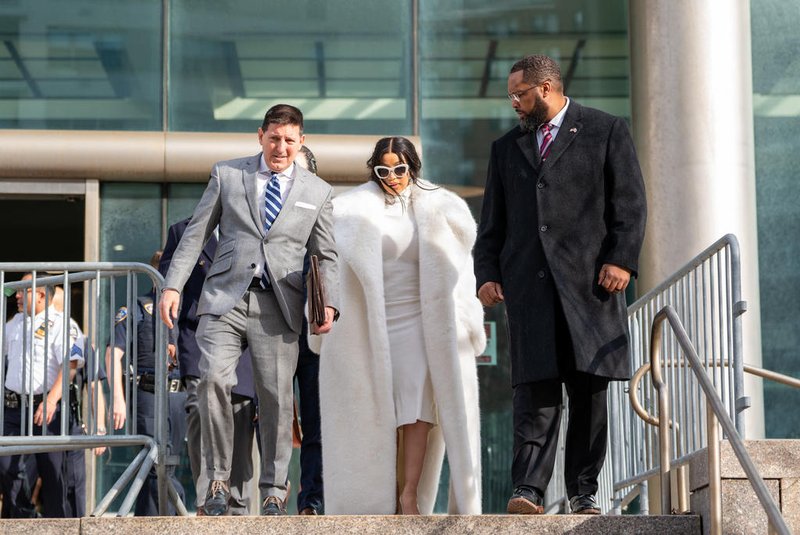 Cardi B Appears In Queens Court After Misdemeanor Guilty Plea In SeptemberNEW YORK, NY - DECEMBER 21: Cardi B departs Queens Court after not meeting her requirements for her misdemeanor guilty plea on January 17, 2023 in New York City. Cardi B violated the terms of her agreement by not fulfilling the 15 days of community service she agreed to in her plea. The judge has given her a second chance and she must fulfill her agreement by March 1st or face jail time.   David Dee Delgado/Getty Images/AFP (Photo by David Dee Delgado / GETTY IMAGES NORTH AMERICA / Getty Images via AFP)Editoria: ACELocal: New YorkIndexador: DAVID DEE DELGADOSecao: celebrityFonte: GETTY IMAGES NORTH AMERICAFotógrafo: CONTRIBUTOR<!-- NICAID(15324807) -->