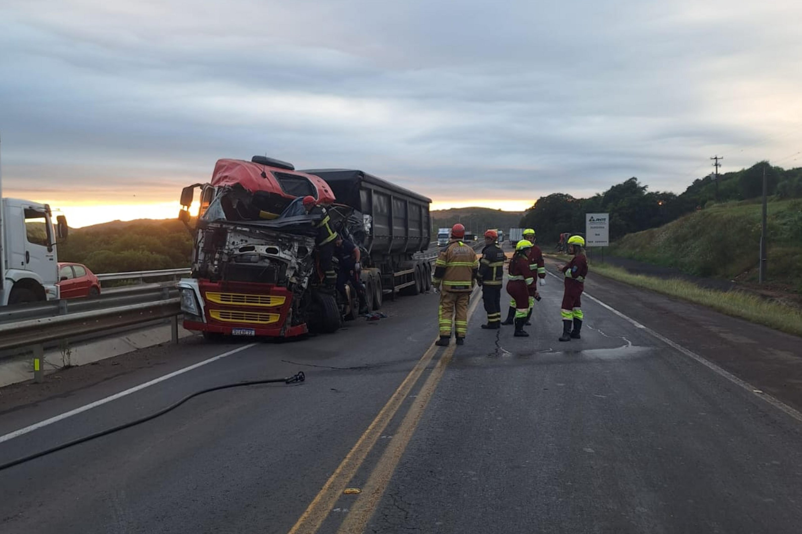 Motorista morre em acidente entre caminh&otilde;es na BR-386, em Soledade