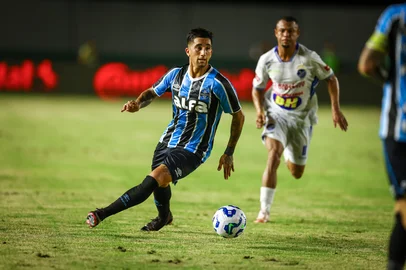 Gremio x Sao RaimundoRS - FUTEBOL/COPA DO BRASIL 2024 /GREMIO X SAO RAIMUNDO - ESPORTES - Lance da partida entre Gremio e Sao Raimundo disputada na noite desta quarta-feira, na Estadio Canarinho, em Boa Vista, valida pela da Copa do Brasil 2025. FOTO: LUCAS UEBEL/GREMIO FBPAEditoria: SPOLocal: Boa VistaIndexador: Lucas UebelSecao: futebolFonte: Gremio.netFotógrafo: Gremio x Sao Raimundo<!-- NICAID(15980121) -->