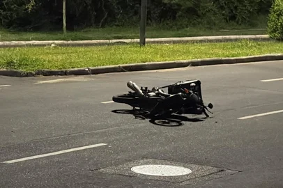 Marcos Pacheco / RBS TV Motociclista morre após acidente na Zona Sul de Porto Alegre<!-- NICAID(16186685) -->