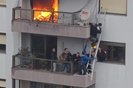 Vídeo mostra resgate de menino de apartamento em chamas em Farroupilha. Criança foi retirada do imóvel com a ajuda de vizinhos e voluntários na manhã de terça-feira<!-- NICAID(15766856) -->