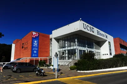 CAXIAS DO SUL, RS, BRASIL, 14/08/2023. Fachada do UCS Teatro, no Bloco M, da Universidade de Caxias do Sul. (Porthus Junior/Agência RBS)<!-- NICAID(15509945) -->