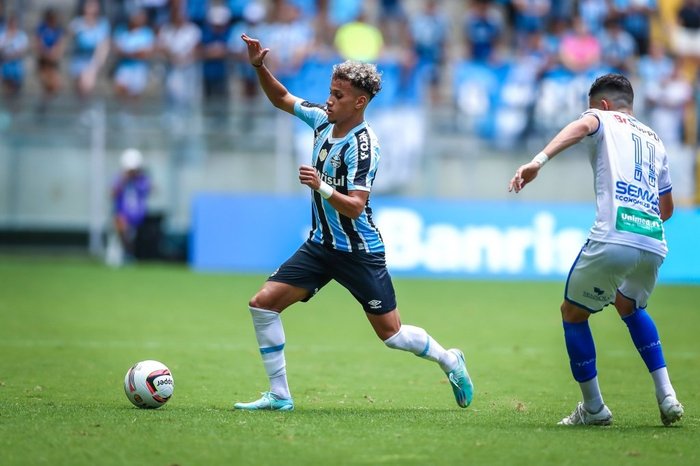 Renato justifica novo posicionamento de Bitello: Estamos fazendo experiências