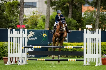 Vitória Rizzi no Campeonato Brasileiro de Hipismo.