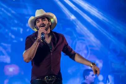 Sertanejo Loubet<!-- NICAID(14395834) -->