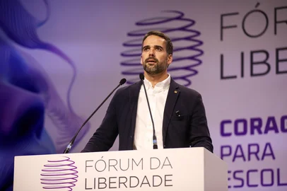 04.04.25, Porto Alegre, RS, Brasil: Fórum da Liberdade: Coragem para escolher. Qual é o Futuro do Brasil?, com o Governador do RS, Eduardo Leite e o Governador de MG, Romeu Zema. Fotos: Duda Fortes/Agencia RBSIndexador: DF<!-- NICAID(16010672) -->