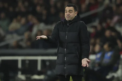 Barcelona's Spanish coach Xavi gestures during the Spanish league football match between FC Barcelona and CA Osasuna at the Estadi Olimpic Lluis Companys in Barcelona on January 31, 2024. (Photo by LLUIS GENE / AFP)Editoria: SPOLocal: BarcelonaIndexador: LLUIS GENESecao: soccerFonte: AFPFotógrafo: STF<!-- NICAID(15668346) -->