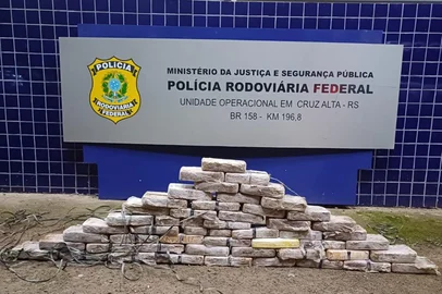 Homem é preso com cocaína e crack na BR-158, em Cruz Alta<!-- NICAID(16108269) -->