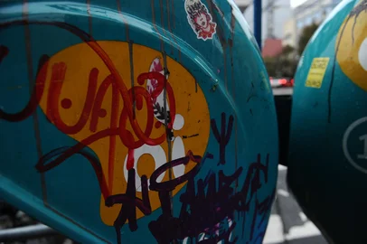 CAXIAS DO SUL, RS, BRASIL (29/06/2020)Orelhões em mau estado de conservação ou não funcionam em Caxias do Sul. Na foto, Visconde de Pelotas esq, 18 do Forte. (Antonio Valiente/Agência RBS)<!-- NICAID(14533544) -->