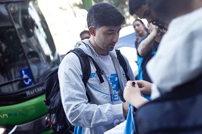 Villasanti na chegada do Grêmio a Brasília