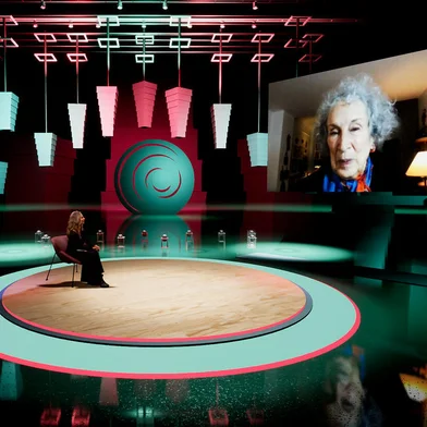 Margaret Atwood, autora de O Conto da Aia, fala com Bruna Lombardi no Fronteiras do Pensamento 2021<!-- NICAID(14926464) -->