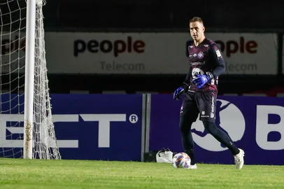 Goleiro Victor Golas durante clássico Ca-Ju 289 no Estádio Centenário.<!-- NICAID(15968851) -->
