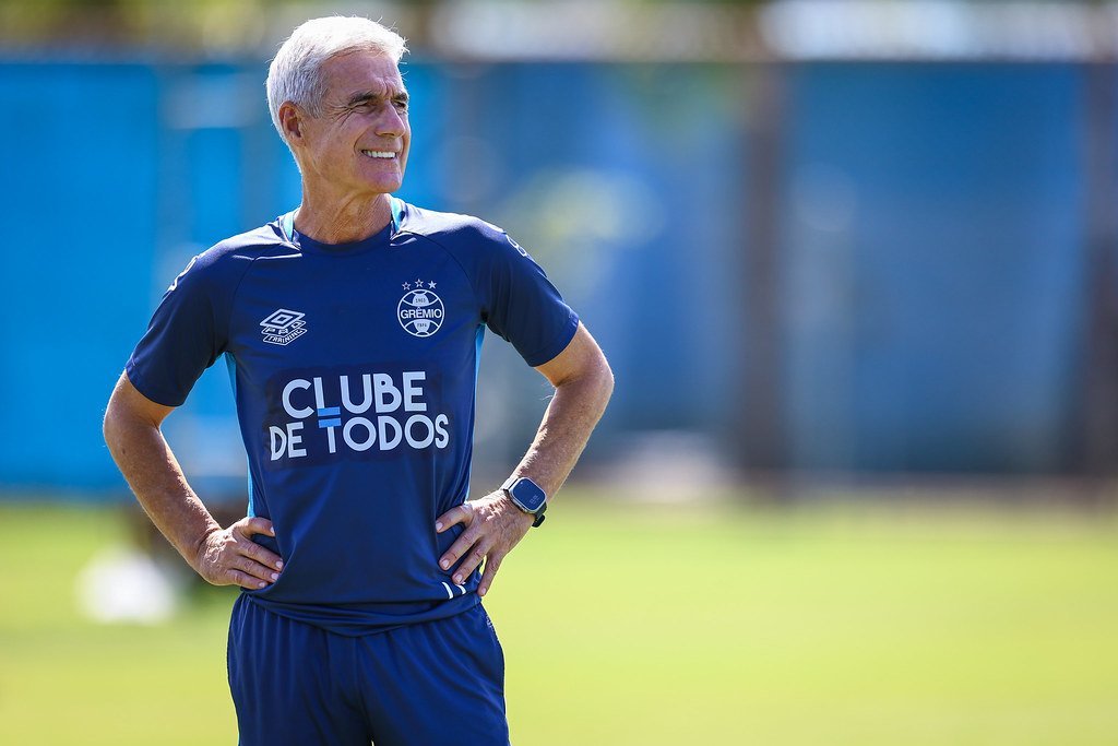 Como Luís Castro deve escalar o Grêmio na retomada do Brasileirão