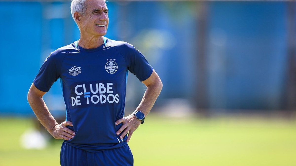 Como Luís Castro deve escalar o Grêmio na retomada do Brasileirão