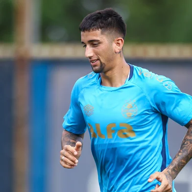 RS - FUTEBOL/ TREINO GREMIO 2025 - ESPORTES - Jogadores do Gremio realizam treino tÃ©cnico durante a manha desta quinta-feira, no CT Luiz Carvalho, na preparaÃ§Ã£o para a partida valida pelo Campeonato Gacuho 2025. Na foto, Cristian Olivera. FOTO: LUCAS UEBEL/GREMIO FBPA<!-- NICAID(15985407) -->