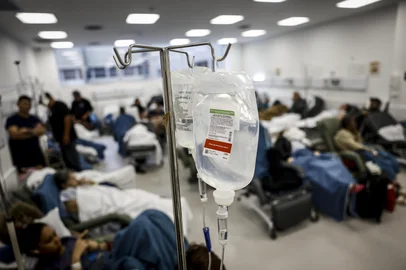 PORTO ALEGRE, RS, BRASIL - 2025.05.19 - Governo do RS decreta situação de emergência na saúde devido ao aumento nos casos de doenças respiratórias. Na foto: Hospital de Clínicas opera com restrições. (Foto: André Ávila/ Agência RBS)Indexador: Andre Avila<!-- NICAID(16040888) -->