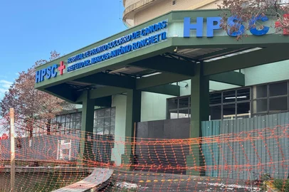 Fechado há dez meses, o Hospital de Pronto Socorro de Canoas só deve voltar a receber pacientes no mês de junho. O prédio está em obras.<!-- NICAID(15987669) -->