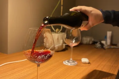 vinho, destemperados, taça de vinho<!-- NICAID(14536466) -->