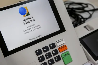 CAXIAS DO SUL, RS, BRASIL, 18/09/2024. Fotos urna eletrônica 2024. (Neimar De Cesero/Agência RBS)Indexador: Neimar De Cesero<!-- NICAID(15869822) -->