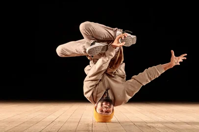 Julio Oliveira é um dos bailarinos que integra o espetáculo<!-- NICAID(15454958) -->
