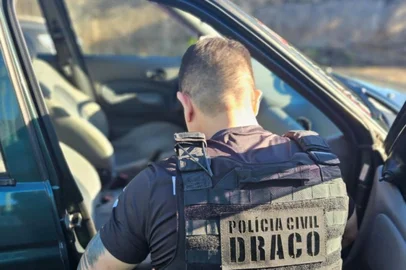 Polícia Civil / Divulgação A Polícia Civil realiza nesta segunda-feira (10), uma operação que mira um grupo criminoso envolvido em um homicídio e em três tentativas de assassinato em Santo Ângelo, na Região das Missões. Os crimes estão relacionados a disputa entre facções criminosas rivais. <!-- NICAID(16164246) -->