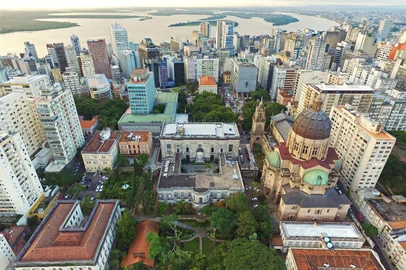 PORTO ALEGRE, RS, BRASIL - 24.05.2016 : Palácio Piratini completa 95 anos. O prédio histórico, localizado na Praça Marechal Deodoro, mais conhecida como Praça da Matriz, no centro histórico de Porto Alegre, abriga a sede do Poder Executivo do estado brasileiro do Rio Grande do Sul. (FOTO: BRUNO ALENCASTRO/AGÊNCIA RBS, Editoria Notícias)<!-- NICAID(12218133) -->