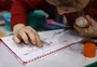 Por que aprender a escrever a mão ainda importa em uma geração criada no celular
