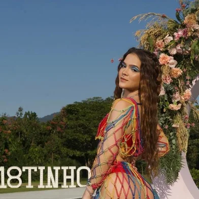 mel maia aniversário<!-- NICAID(15110750) -->