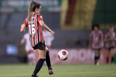 O Grêmio tem interesse na contratação da lateral-esquerda Natane, 27 anos, que estava no São Paulo. <!-- NICAID(15314606) -->