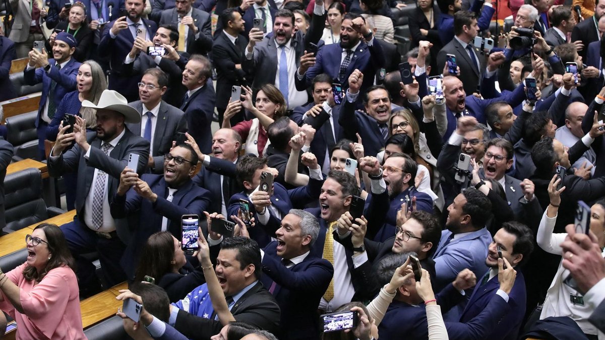 Entre a toga, o parlamento e a facção | GZH
