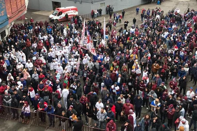 Torcedores do Caxias se mobilizam para acompanhar partida decisiva em telão no Estádio Centenário<!-- NICAID(15189453) -->