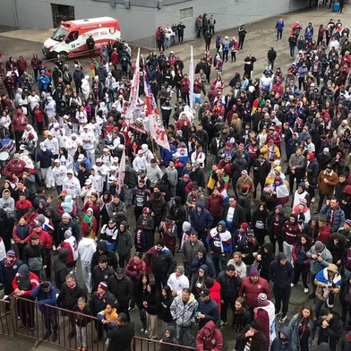 Torcedores do Caxias se mobilizam para acompanhar partida decisiva em telão no Estádio Centenário<!-- NICAID(15189453) -->